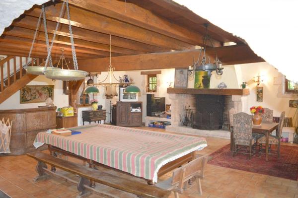 Sensation de liberté pour cette magnifique propriété, approprié pour gîte ou auberge.