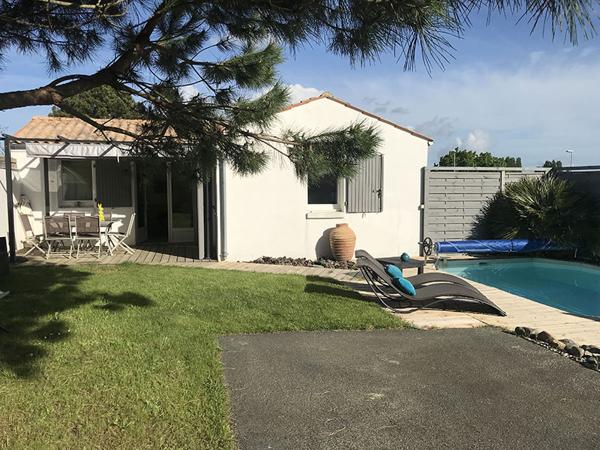 Maison entre mer et forêt avec piscine