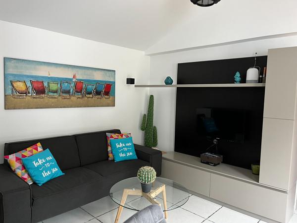 Maison entre mer et forêt avec piscine