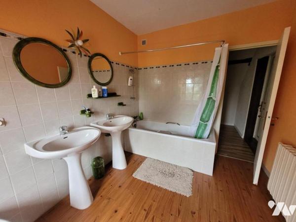 PRECIGNE-Longere de type 7-REFVDL2182