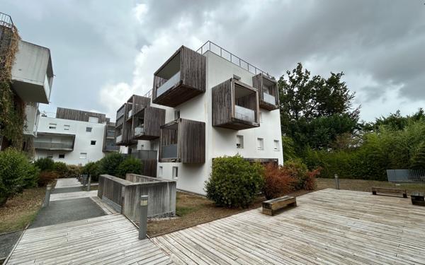 Appartement à vendre    3 pièces • 63,94 m2 Pessac