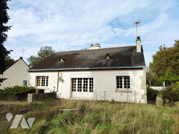  Proche centre bourg, commodités et services, pavillon de plain pied comprenant entrée, séjour,...