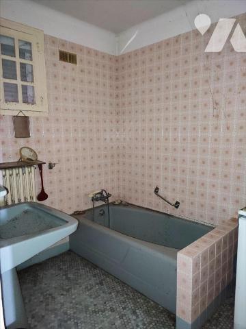  Proche centre bourg, commodités et services, pavillon de plain pied comprenant entrée, séjour,...