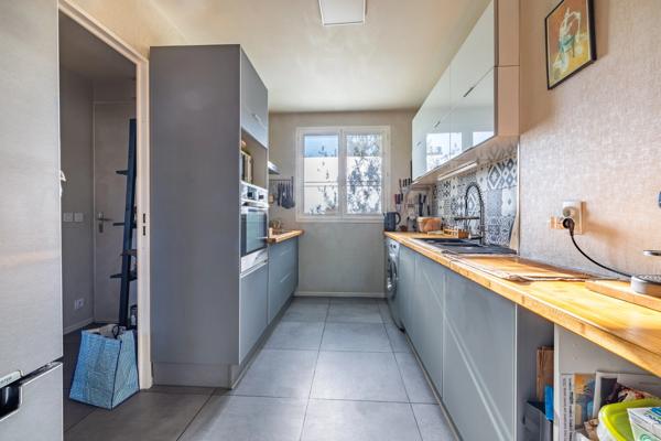 91360 - VILLEMOISSON-SUR-ORGE - MAISON - 100 M² - 5 PIÈCES - 4 CHAMBRES - JARDIN - TERRASSE - SERRE - IMPASSE - 2 PARKINGS - BOX - GARAGE 12 M² AVEC ÉTAGE AMÉNAGÉ - RER C - DPE C