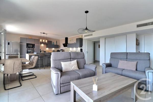 Appartement T4 à vendre  4 pièces - 104,33 m 2   FREJUS  - 83
