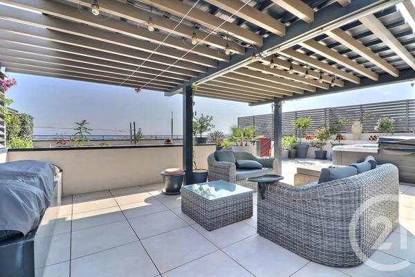 Appartement T4 à vendre  4 pièces - 104,33 m 2   FREJUS  - 83