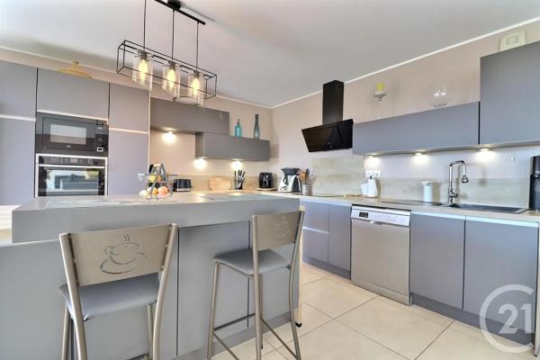 Appartement T4 à vendre  4 pièces - 104,33 m 2   FREJUS  - 83