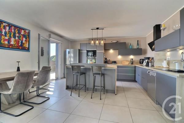 Appartement T4 à vendre  4 pièces - 104,33 m 2   FREJUS  - 83