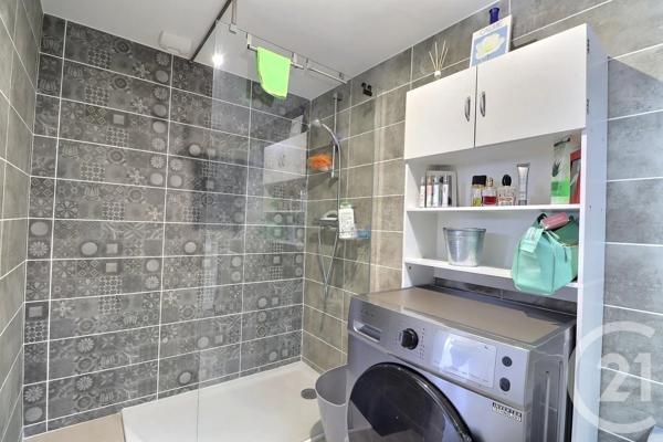 Appartement T4 à vendre  4 pièces - 104,33 m 2   FREJUS  - 83