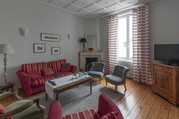 Charmante Maison de Ville avec Grand Jardin Privé
