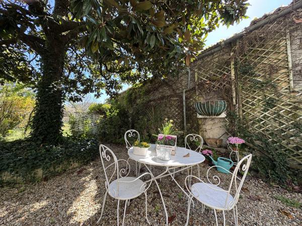 Charmante Maison de Ville avec Grand Jardin Privé