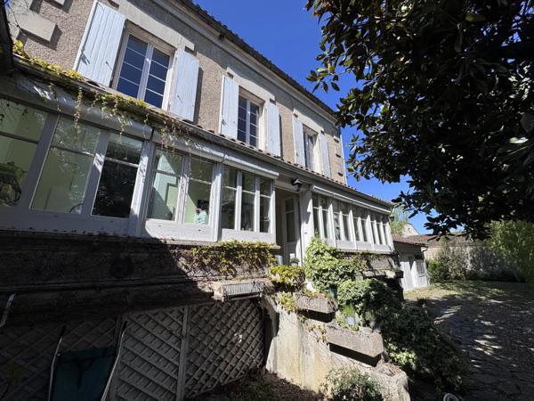 Charmante Maison de Ville avec Grand Jardin Privé
