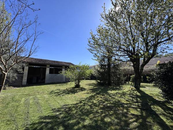 Charmante Maison de Ville avec Grand Jardin Privé