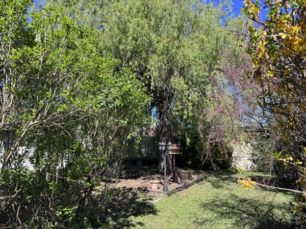 Charmante Maison de Ville avec Grand Jardin Privé