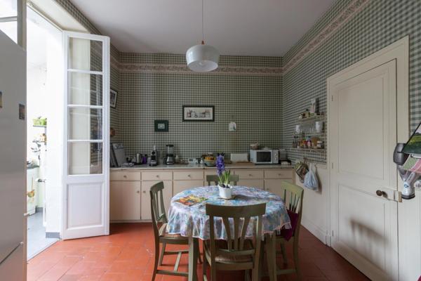 Charmante Maison de Ville avec Grand Jardin Privé