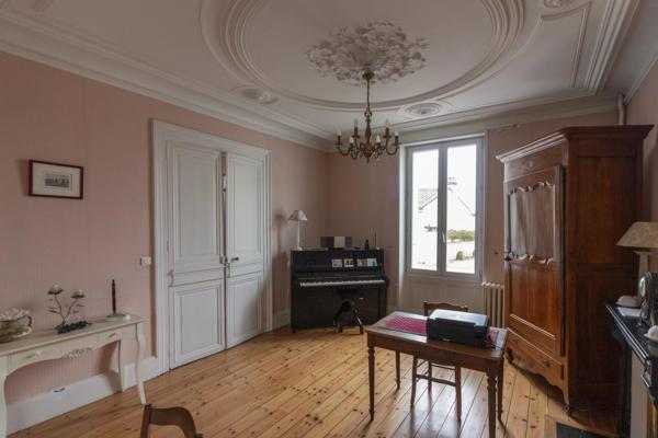 Charmante Maison de Ville avec Grand Jardin Privé