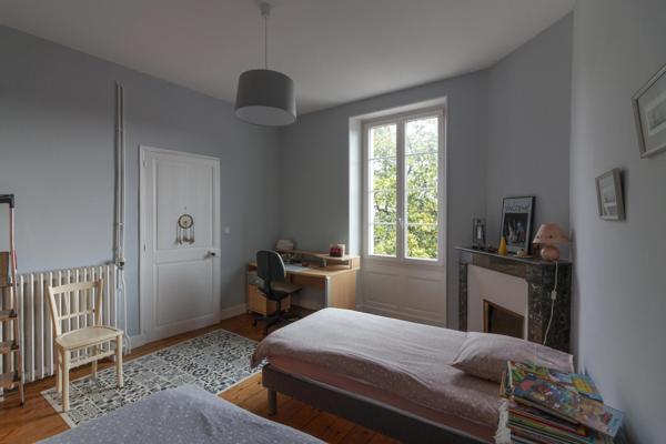 Charmante Maison de Ville avec Grand Jardin Privé