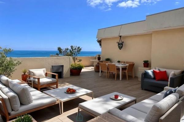 Appartement avec vue exceptionnelle de Nice jusqu'au Cap d'Antibes