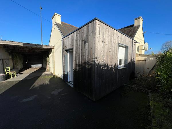 Maison à vendre à Arradon, plain pied 2 chambres - fort potentiel