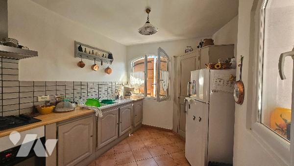 Venez Découvrir cet appartement T3 plein de charme idéalement situé au cœur du village