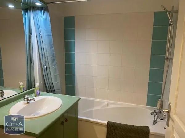 Appartement à louer 2 pièces 36.57m² Le Tampon (97430)