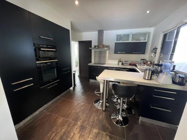 Vente                                                      Maison
                        
                     7 pièces                      188 m2                     à Saint-Herblain