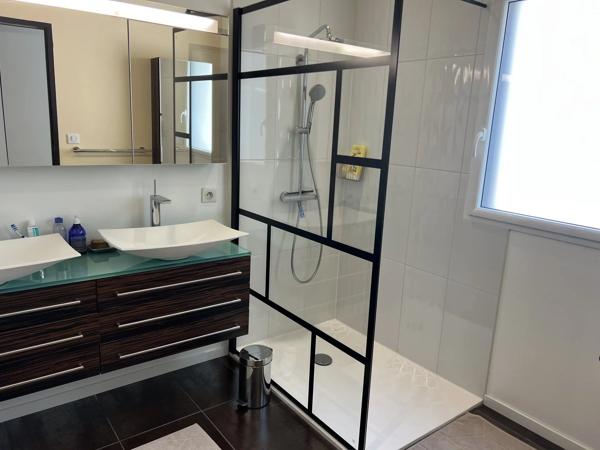 Vente                                                      Maison
                        
                     7 pièces                      188 m2                     à Saint-Herblain
