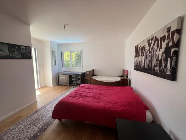 Vente                                                      Maison
                        
                     7 pièces                      188 m2                     à Saint-Herblain