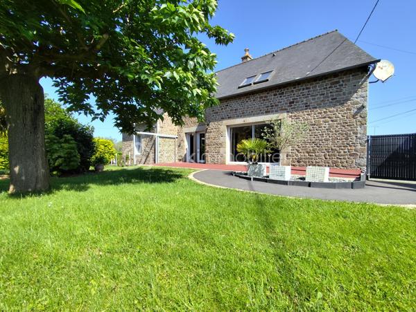 Maison en pierre de 138 m2 exposée plein Sud

Cette propriété en bordure de route propose de beaux atouts, un accès PMR avec une vie de plain pied, de beaux volumes dans une petite commune au calme.

Elle se compose de la manière suivante :
Au RDC : Entrée sur une grande Cuisine ouverte avec cheminée insert bois (2021), un Salon Séjour le tout communiquant sur un bel espace terrasse exposé plein Sud, une chambre, un bureau ou espace nuit, un wc séparé ainsi
qu'une salle de bain et douche.

A l'Etage : deux très grandes chambres, un WC avec point d'eau et un grenier isolé (2010) et aménageable de 35 m2
En sous sol : Garage (porte électrique renforcée), espace cave, espace buanderie avec évier, espace rangement.

Plusieurs dépendances, Jardin potager et terrain agricole - Assainissement non conforme - Chauffage Fioul

Les + : Commodités et Ecoles à proximité, ''Pontmain'' lieu de culte et fréquentation touristique, à seulement 15 km de Fougères ou d'Ernée et 9 km de Louvigné du désert.