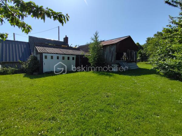 Maison en pierre de 138 m2 exposée plein Sud

Cette propriété en bordure de route propose de beaux atouts, un accès PMR avec une vie de plain pied, de beaux volumes dans une petite commune au calme.

Elle se compose de la manière suivante :
Au RDC : Entrée sur une grande Cuisine ouverte avec cheminée insert bois (2021), un Salon Séjour le tout communiquant sur un bel espace terrasse exposé plein Sud, une chambre, un bureau ou espace nuit, un wc séparé ainsi
qu'une salle de bain et douche.

A l'Etage : deux très grandes chambres, un WC avec point d'eau et un grenier isolé (2010) et aménageable de 35 m2
En sous sol : Garage (porte électrique renforcée), espace cave, espace buanderie avec évier, espace rangement.

Plusieurs dépendances, Jardin potager et terrain agricole - Assainissement non conforme - Chauffage Fioul

Les + : Commodités et Ecoles à proximité, ''Pontmain'' lieu de culte et fréquentation touristique, à seulement 15 km de Fougères ou d'Ernée et 9 km de Louvigné du désert.