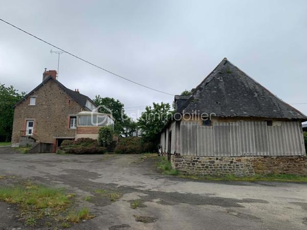 Maison de campagne, située sur l'axe Ernée-Juvigné.

Celle-ci offre un de beaux volumes, un potentiel variés selon vos projets ainsi qu'un espace de vie global adéquat a ceux-ci.

En effet, avec 4 chambres, grande pièce de vie, cuisine , salle de bain, wc, sous-sol garage ... Le tout sur une parcelle de plus de 7500 m².

Parcelle doublement accessible avec hangar et dépendances, tout cela au centre d'une parcelle très largement arborée.