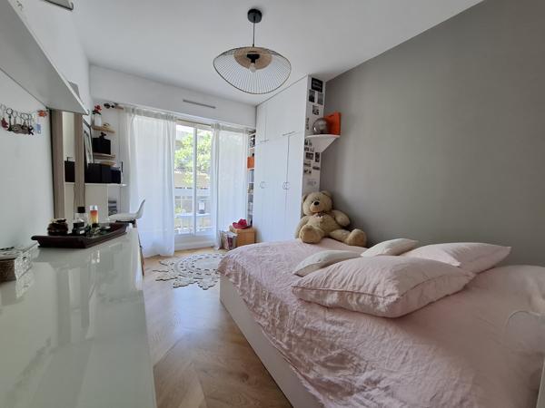 Appartement
         3 pièces
        - 74 m² Exclusivité 700 000 € *