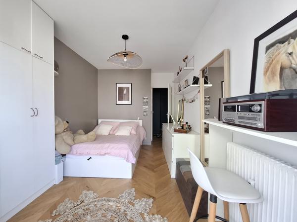 Appartement
         3 pièces
        - 74 m² Exclusivité 700 000 € *