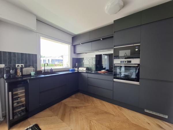 Appartement
         3 pièces
        - 74 m² Exclusivité 700 000 € *