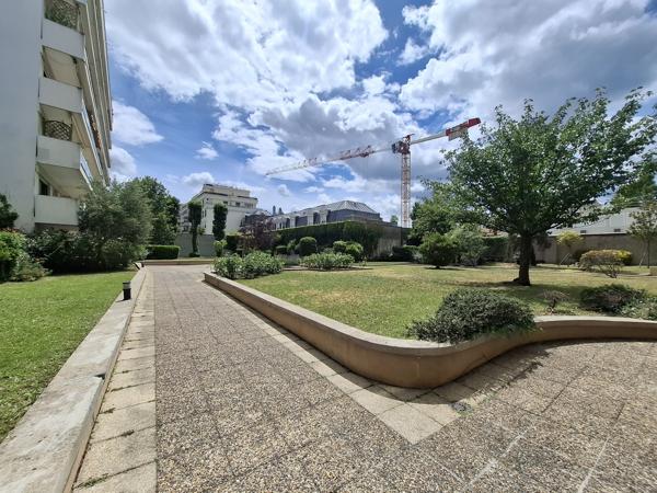 Appartement
         3 pièces
        - 74 m² Exclusivité 700 000 € *