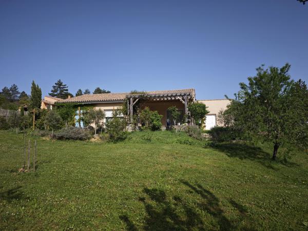 Belle villa plain pied sur un beau terrain