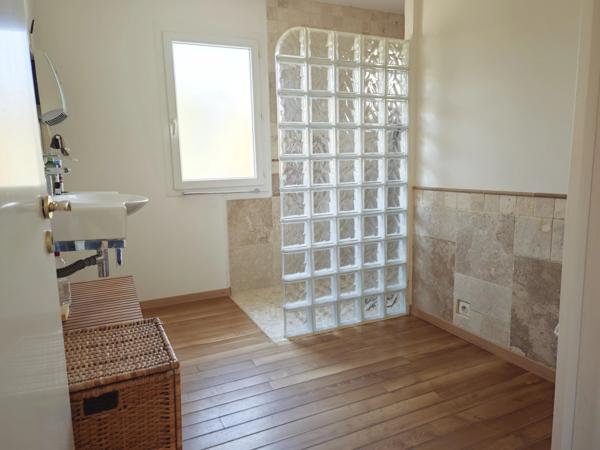 Belle villa plain pied sur un beau terrain