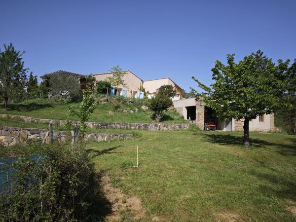 Belle villa plain pied sur un beau terrain