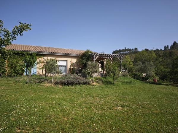 Belle villa plain pied sur un beau terrain
