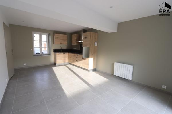 À louer - Maison rénovée -Centre d'Artenay, proche écoles et commerces