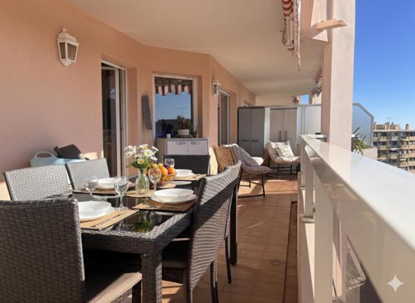 CORNICHE FLEURIE - 2 PIÈCES ENTIÈREMENT RÉNOVÉ AVEC TERRASSE ET VUE MER PANORAMIQUE - RÉSIDENCE FERMÉE AVEC PISCINE &  JARDIN  ? CALME ET SÉCURISÉE