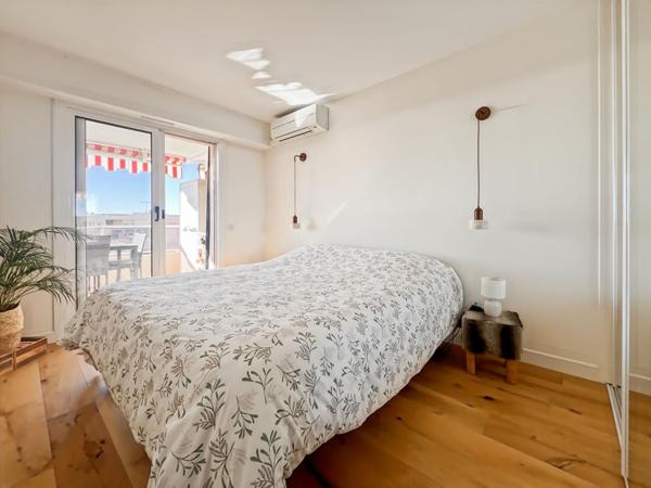 CORNICHE FLEURIE - 2 PIÈCES ENTIÈREMENT RÉNOVÉ AVEC TERRASSE ET VUE MER PANORAMIQUE - RÉSIDENCE FERMÉE AVEC PISCINE &  JARDIN  ? CALME ET SÉCURISÉE