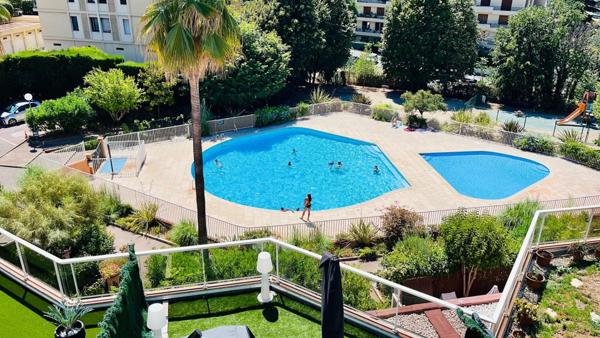 CORNICHE FLEURIE - 2 PIÈCES ENTIÈREMENT RÉNOVÉ AVEC TERRASSE ET VUE MER PANORAMIQUE - RÉSIDENCE FERMÉE AVEC PISCINE &  JARDIN  ? CALME ET SÉCURISÉE