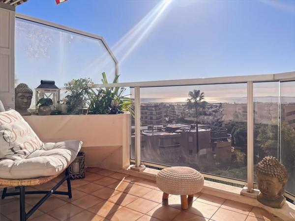 CORNICHE FLEURIE - 2 PIÈCES ENTIÈREMENT RÉNOVÉ AVEC TERRASSE ET VUE MER PANORAMIQUE - RÉSIDENCE FERMÉE AVEC PISCINE &  JARDIN  ? CALME ET SÉCURISÉE