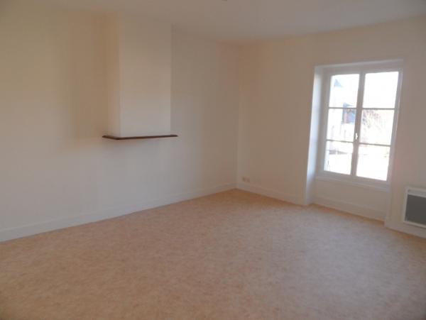 APPARTEMENT T2 - 1ER ETAGE - CENTRE LES MONTILS
