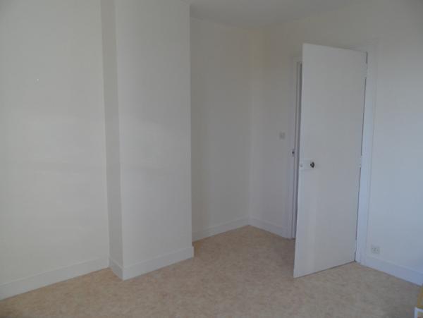 APPARTEMENT T2 - 1ER ETAGE - CENTRE LES MONTILS