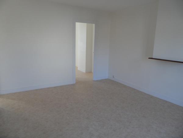 APPARTEMENT T2 - 1ER ETAGE - CENTRE LES MONTILS