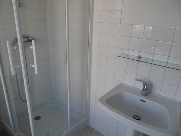 APPARTEMENT T2 - 1ER ETAGE - CENTRE LES MONTILS