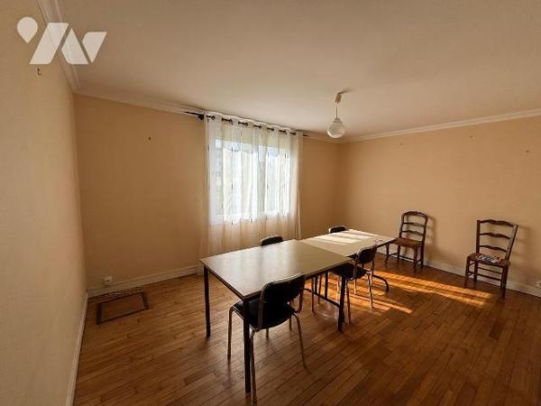 Maison familiale avec jardin constructible à Plabennec

Située dans un environnement calme de...