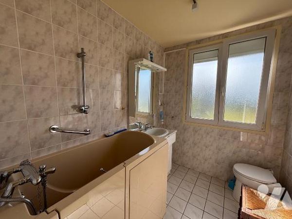 Maison familiale avec jardin constructible à Plabennec

Située dans un environnement calme de...